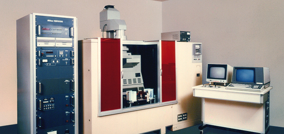 超LSI製造用縮小投影型露光装置「NSR-1010G」の画像