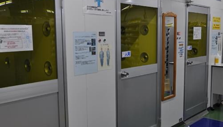 クリーンルームの入り口