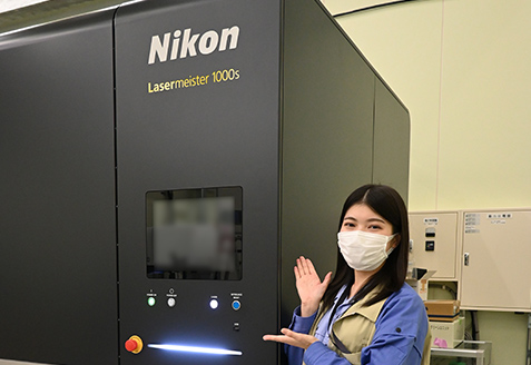 巨大な光化工機の写真