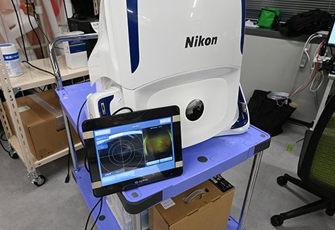 眼科用製品の修理風景