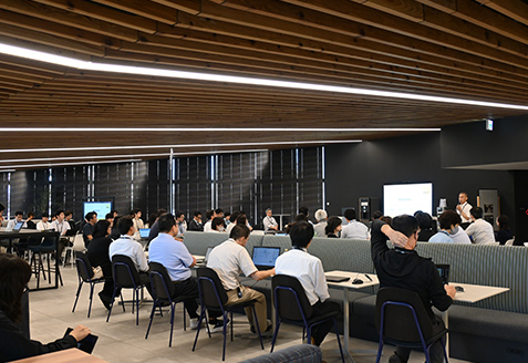 ダイニングでの事業部会議