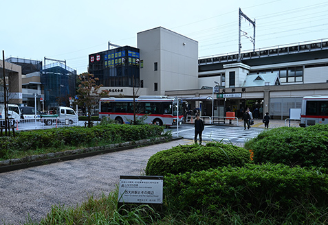 本社最寄駅の写真