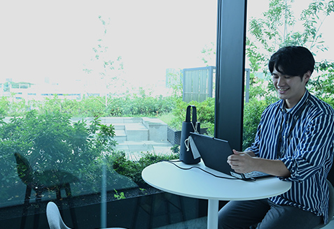 本社のオープンスペースの写真