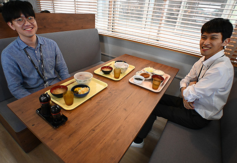 食堂のボックス席の写真