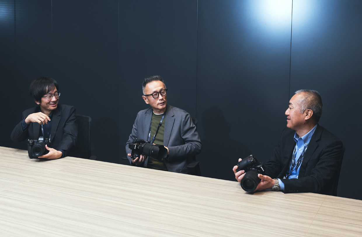 写真左からニコンの古川眞一、井上雅彦、鈴木博文